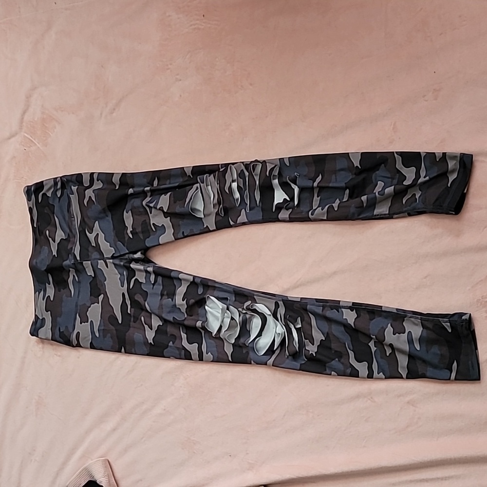 Camo Slash distressed Leggings  Size Small.
